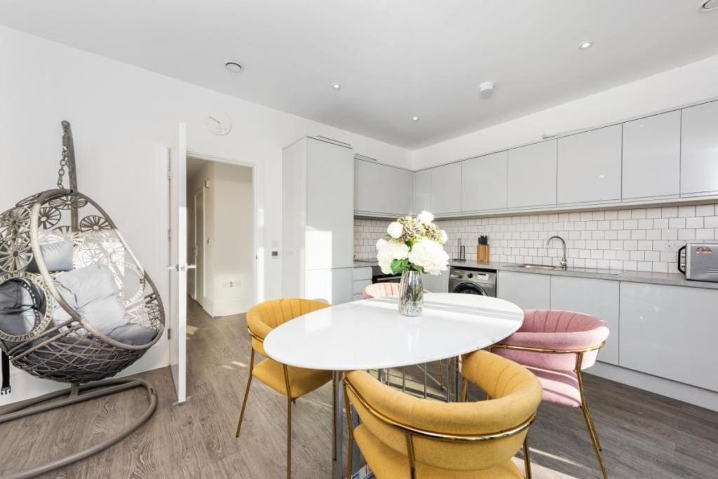 Amazing New Built Townhouse With Garden In London Villa Hendon Exterior photo